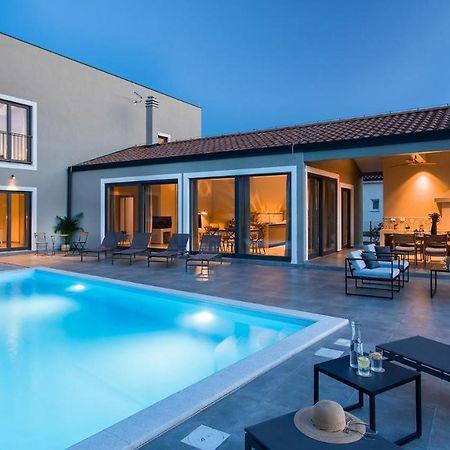 Villa & Jardin - Luxury Villa With Swimming Pool Vrh  Exterior foto