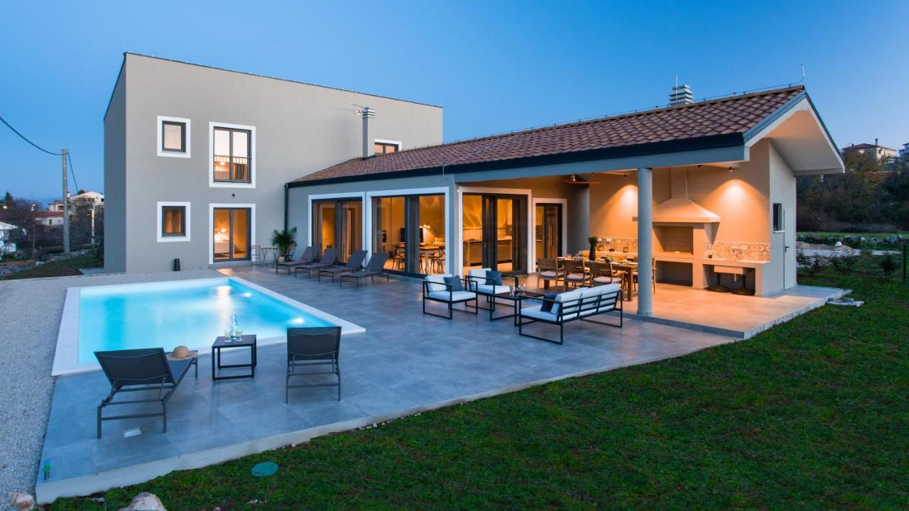 Villa & Jardin - Luxury Villa With Swimming Pool Vrh  Exterior foto
