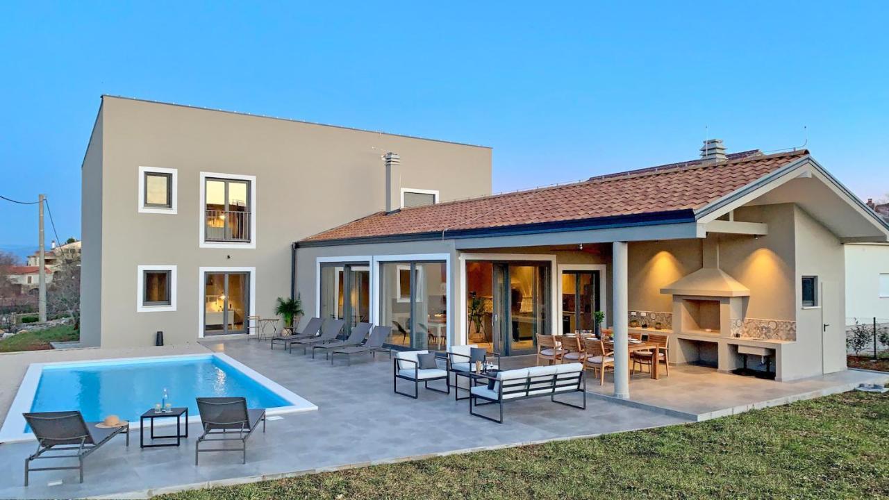 Villa & Jardin - Luxury Villa With Swimming Pool Vrh  Exterior foto